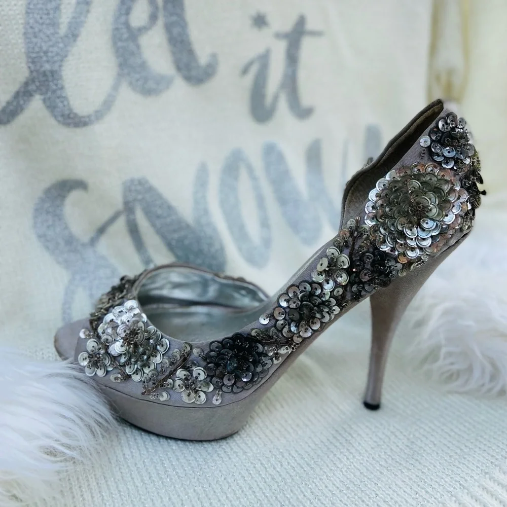 Nina New York Sadi Open-Toe Pump- Size 7 EUC Color: Silver - Picture 3 of 4